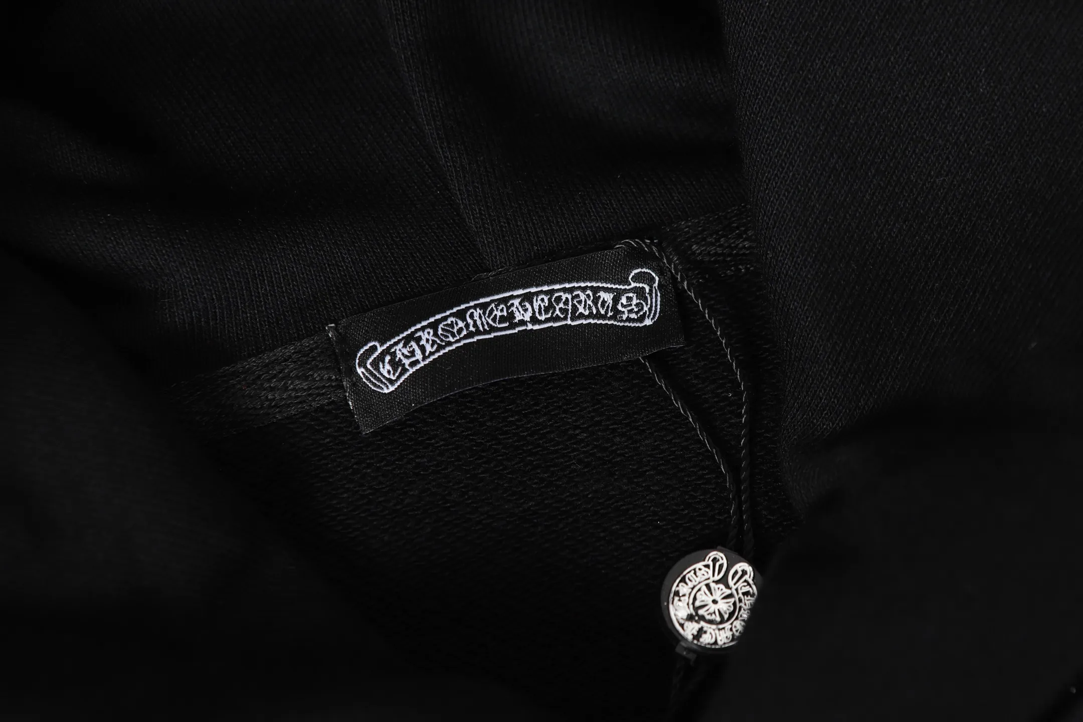 P240 3111 cross-border running quantity model, please do not place an order if you pursue quality - Chrome Hearts/Chrome Hearts Horseshoe Sanskrit printed hooded sweatshirt - High weight, high density and high quality. The wool is soft, delicate and skin-friendly. It feels soft and silky. It has excellent warmth and skin-friendly properties. - Custom-woven and custom-dyed, no color difference. No matter the fabric or workmanship details, it beats the ordinary version on the market. -Colour: black -Size: S M L XL